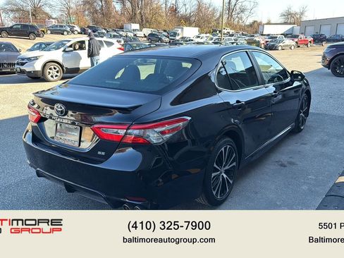 Used 2018 Toyota Camry SE image 4