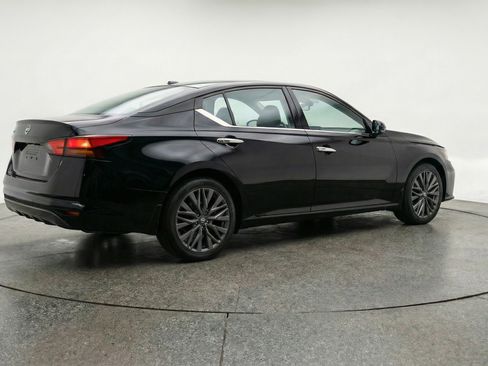 Used 2025 Nissan Altima 2.5 SV image 9