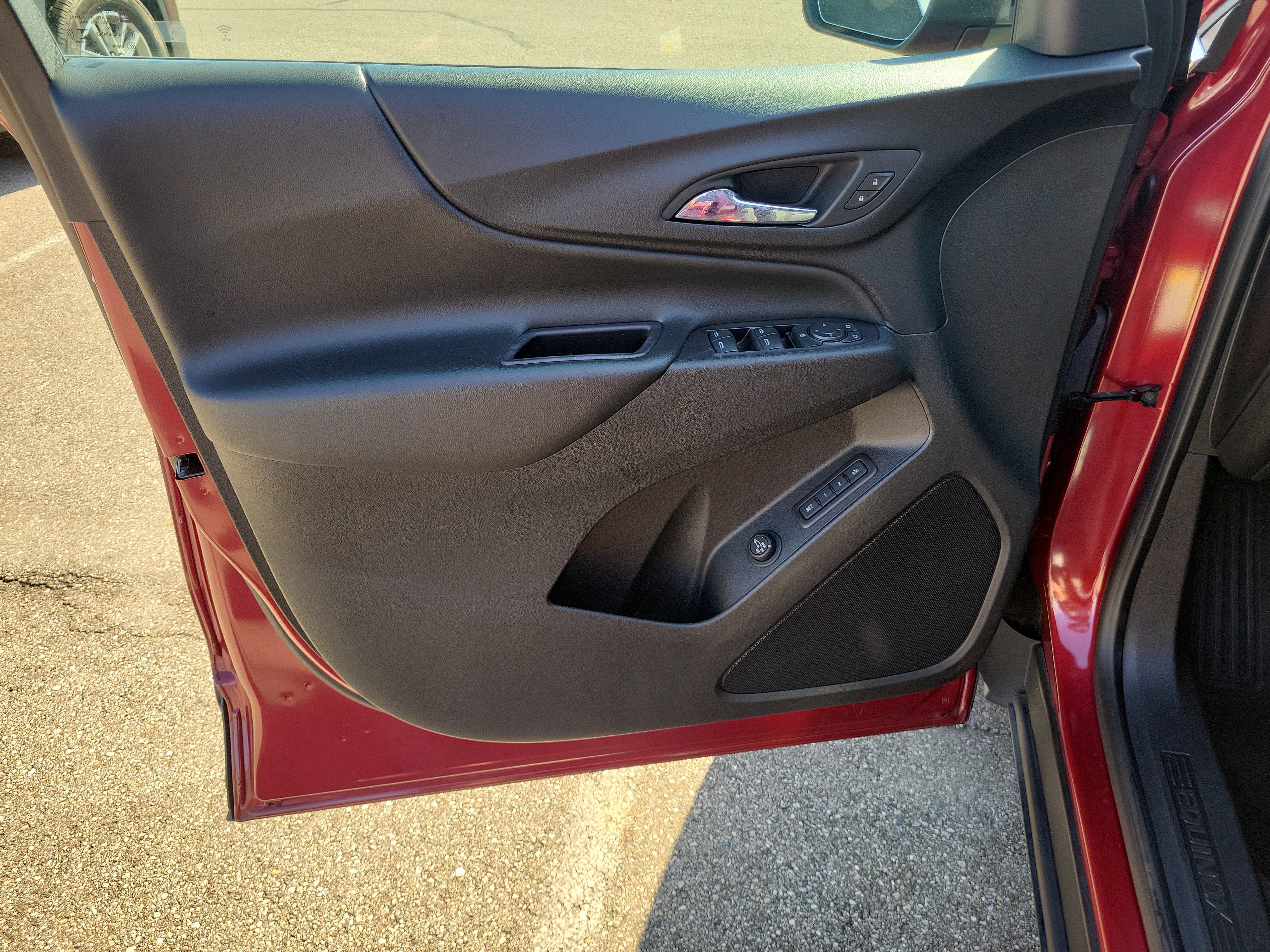Used 2020 Chevrolet Equinox LT w/ Sport Edition FWD image 19