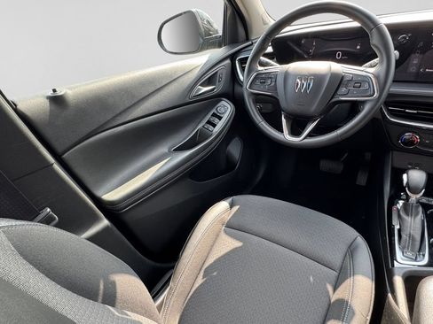 Used 2025 Buick Encore GX Preferred AWD/4WD image 21