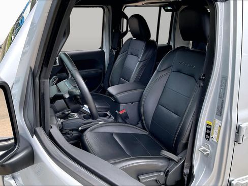 Used 2023 Jeep Wrangler Unlimited Sahara w/ Cold Weather Group AWD/4WD image 8