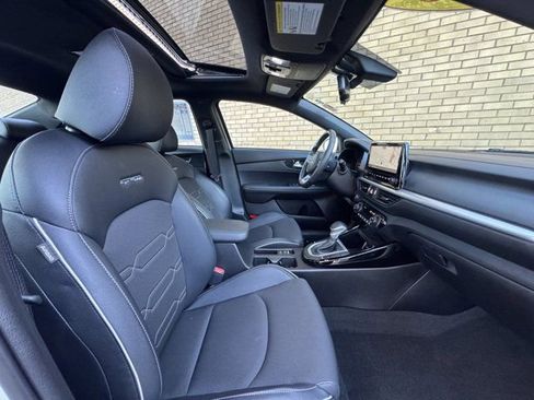 Used 2023 Kia Forte GT-Line w/ GT-Line Premium Package image 9