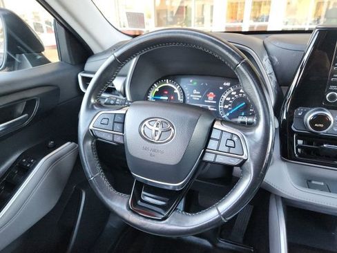 Certified 2021 Toyota Highlander XLE image 21