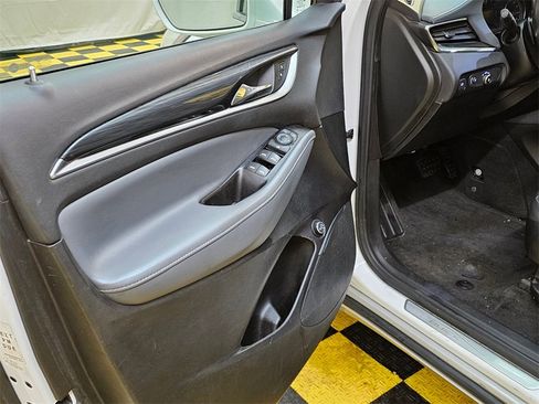 Used 2020 Buick Enclave Essence image 23