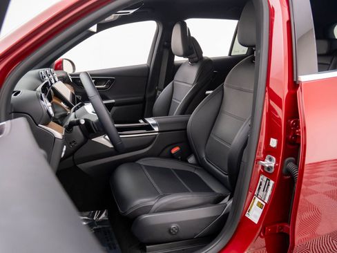 Used 2025 Mercedes-Benz GLC 350e 4MATIC image 17