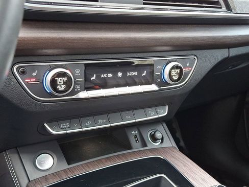 Used 2023 Audi Q5 e Premium Plus w/ Premium Plus Package image 18