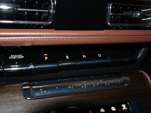 New 2026 Lincoln Aviator Reserve AWD/4WD image 14