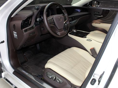 Used 2020 Lexus LS 500 w/ Luxury Package image 36