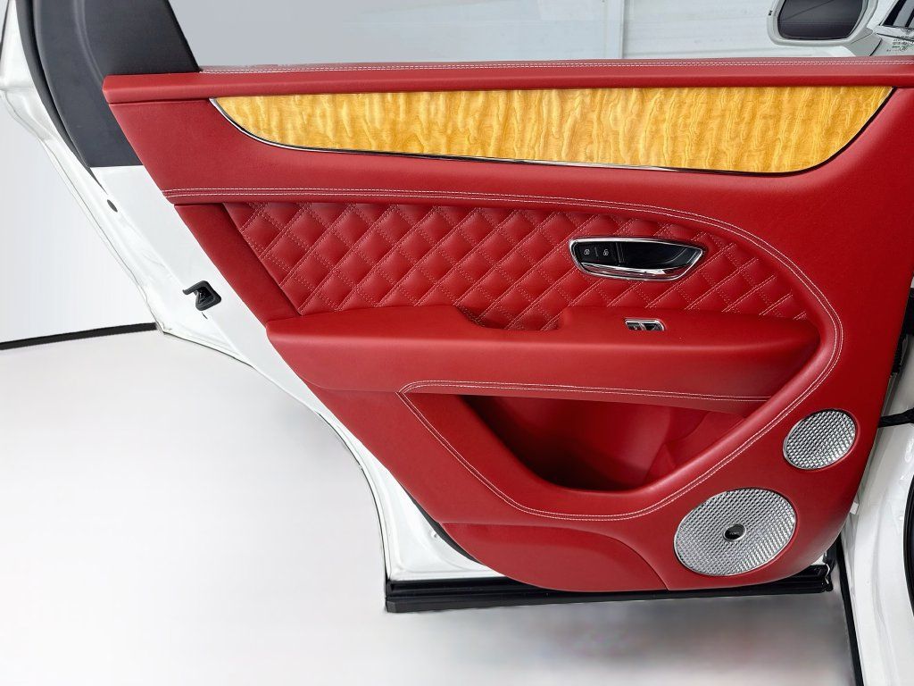 Certified 2022 Bentley Bentayga AWD/4WD image 25