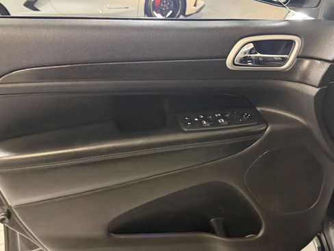 Used 2018 Jeep Grand Cherokee Altitude AWD/4WD image 32