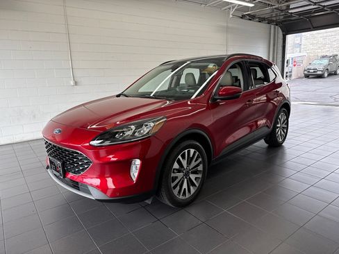 Used 2020 Ford Escape Titanium w/ Titanium Premium Package 2.0 AWD/4WD image 4