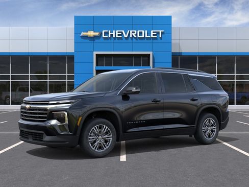 New 2027 Chevrolet Traverse LT FWD image 2