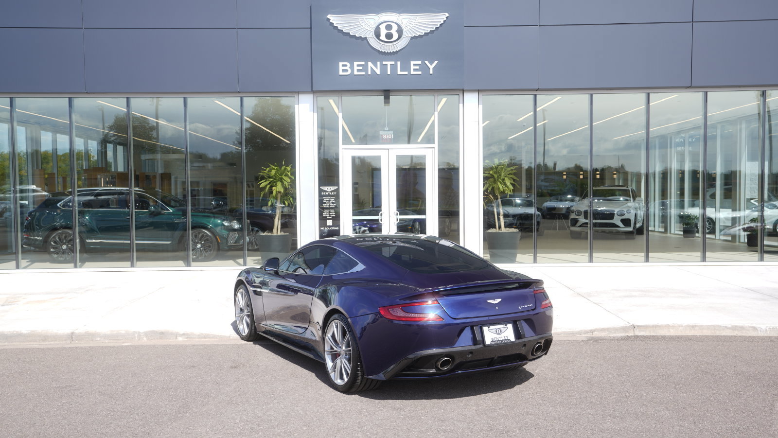 Used 2015 Aston Martin Vanquish Coupe RWD image 9