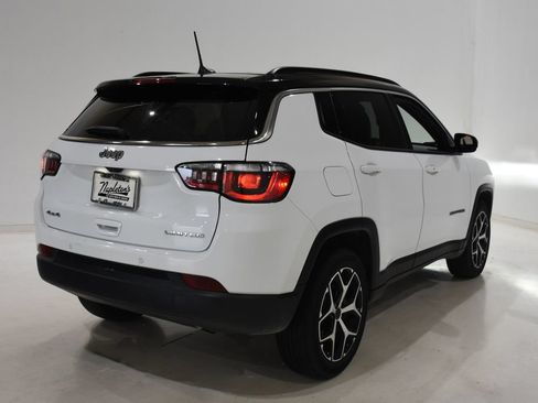 Used 2025 Jeep Compass Limited AWD/4WD image 4