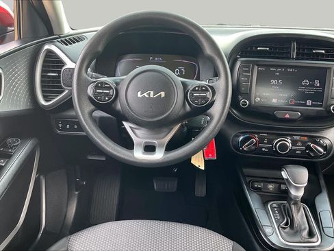 Used 2024 Kia Soul LX w/ Option Group 015 FWD image 6
