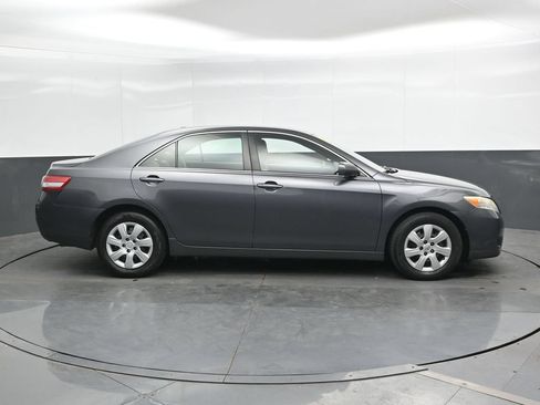 Used 2010 Toyota Camry LE FWD image 4
