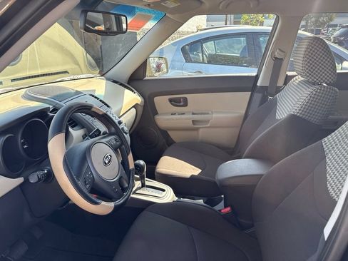 Used 2010 Kia Soul ! FWD image 12