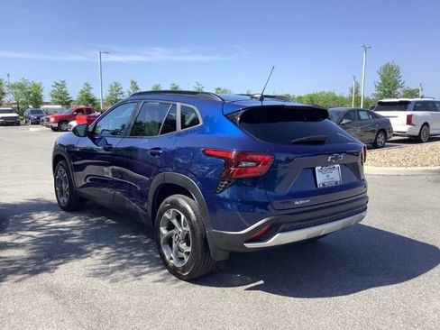 Used 2024 Chevrolet Trax LT w/ Driver Confidence Package FWD image 7