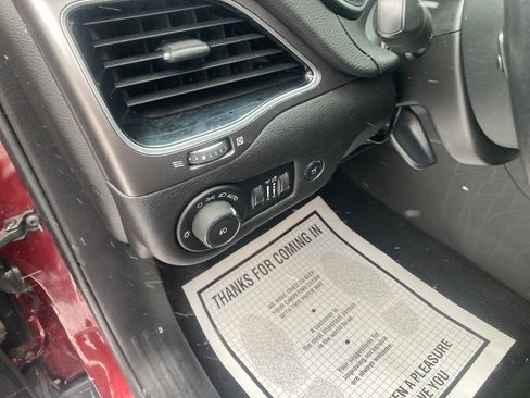 Used 2019 Jeep Cherokee Limited image 17