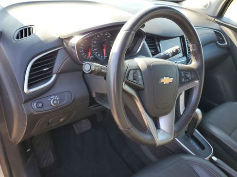 Used 2019 Chevrolet Trax LT w/ LT Convenience Package image 8