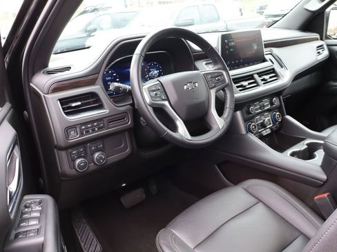 Used 2022 Chevrolet Tahoe Z71 w/ Luxury Package image 17