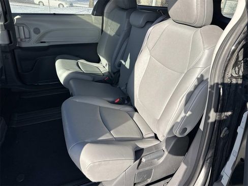 Used 2024 Toyota Sienna XLE image 12