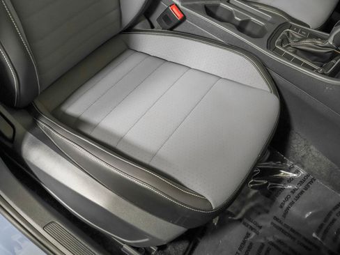 Used 2025 Volkswagen Jetta SE w/ Black Wheel Package image 46