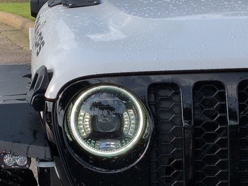 Used 2024 Jeep Wrangler Unlimited AWD/4WD image 9