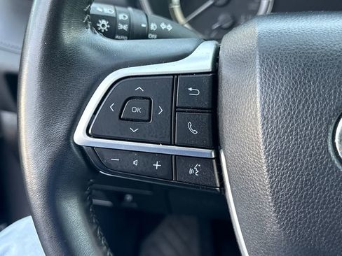 Used 2023 Toyota Highlander LE AWD/4WD image 35