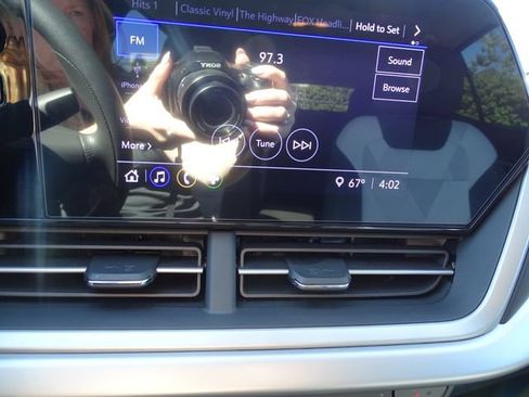 Certified 2025 Chevrolet Trax LS w/ LS Convenience Package FWD image 11
