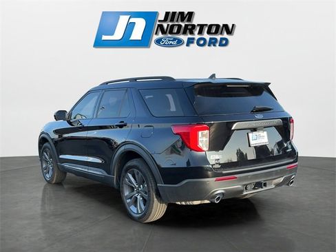 Used 2023 Ford Explorer XLT w/ Equipment Group 202A image 5