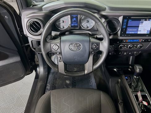 Certified 2017 Toyota Tacoma TRD Off-Road w/ Premium & Technology Package AWD/4WD image 20