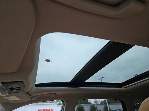 Certified 2021 Nissan Rogue Platinum image 14