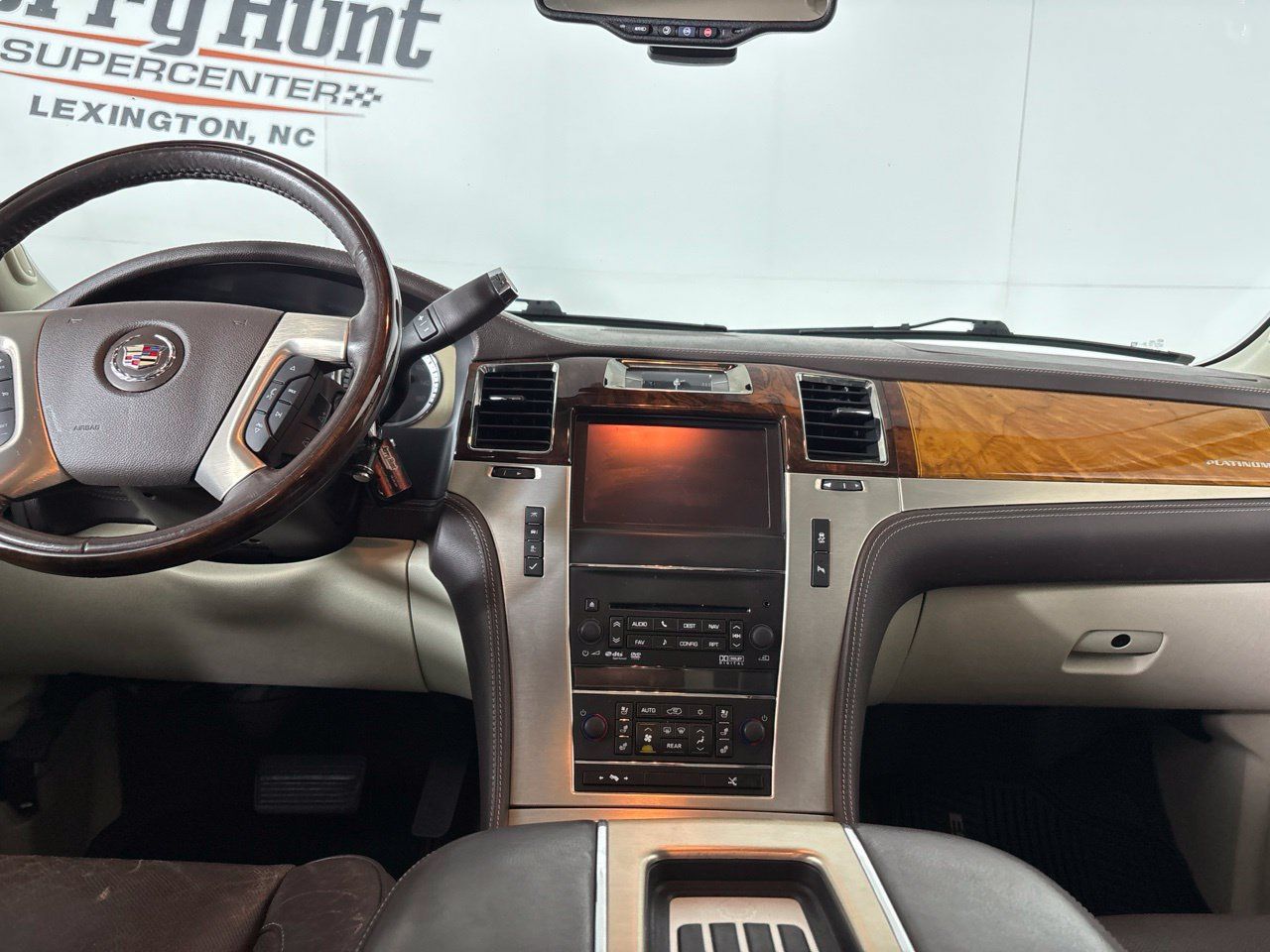 Used 2014 Cadillac Escalade Platinum AWD/4WD image 23