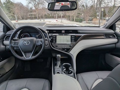 Used 2020 Toyota Camry XLE image 21