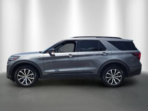 Certified 2025 Ford Explorer ST-Line AWD/4WD image 2