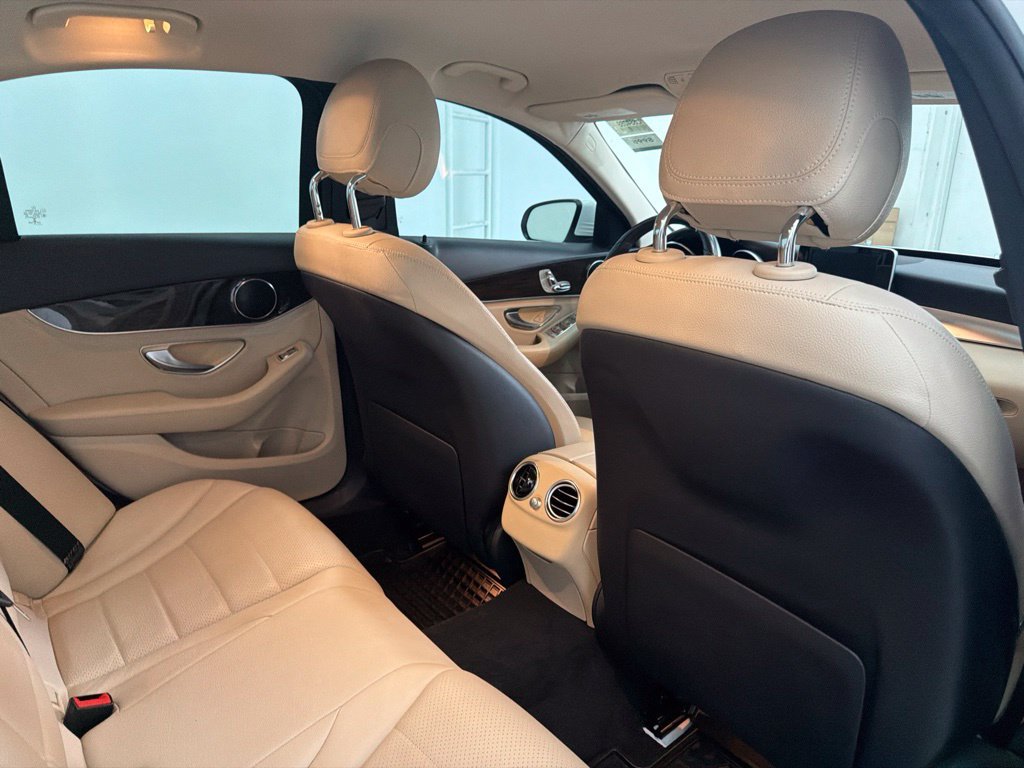 Used 2015 Mercedes-Benz C 300 Sedan image 28