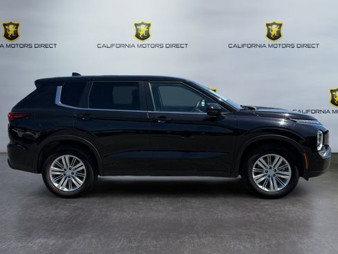 Used 2024 Mitsubishi Outlander ES FWD image 3
