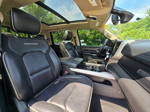 Used 2019 RAM 1500 Laramie AWD/4WD image 18