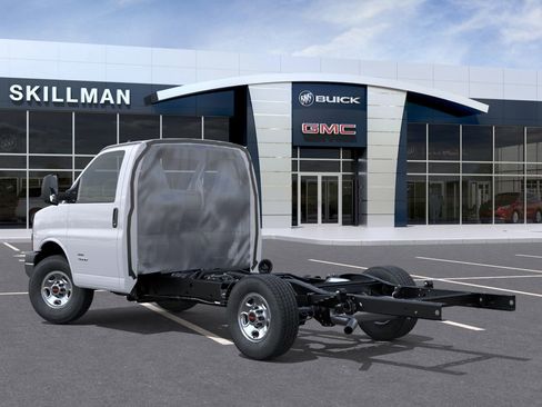 New 2025 GMC Savana 3500 w/ Power Convenience Package image 3