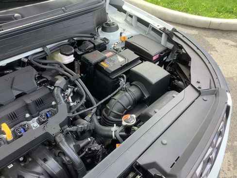 Used 2025 Hyundai Venue Limited image 17