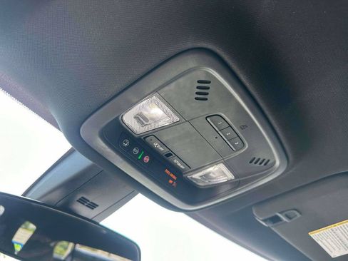 Used 2023 Chevrolet Traverse LT FWD image 33