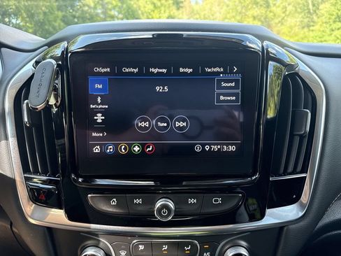 Used 2021 Chevrolet Traverse LT AWD/4WD image 16