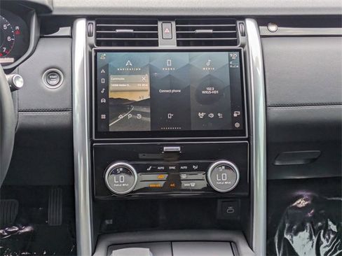 Used 2025 Land Rover Discovery S image 14