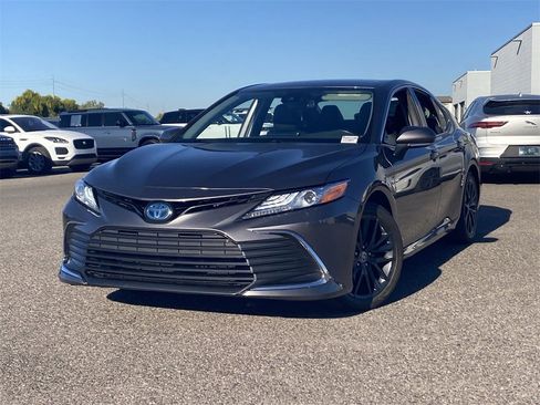 Used 2021 Toyota Camry XLE image 4