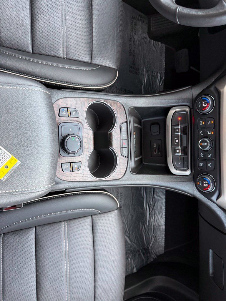 Used 2021 GMC Acadia Denali w/ Denali Technology Package FWD image 22