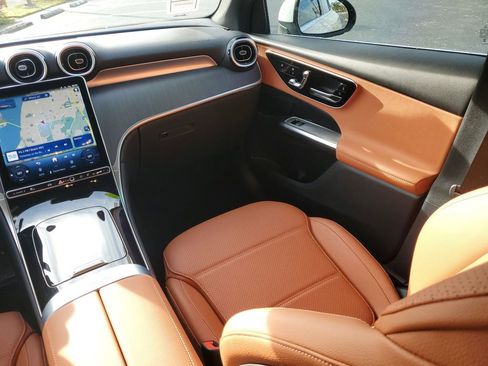 Used 2025 Mercedes-Benz GLC 300 image 24