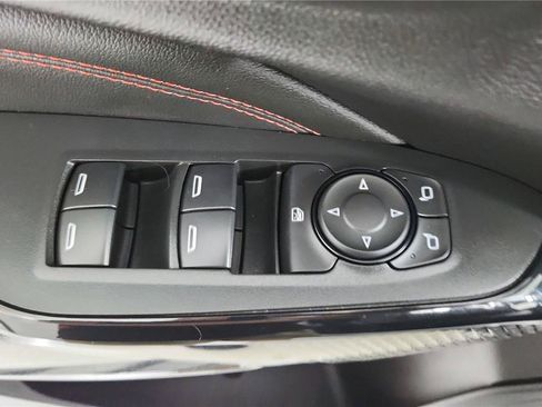 Used 2024 Chevrolet Trax RS w/ Sunroof Package FWD image 17