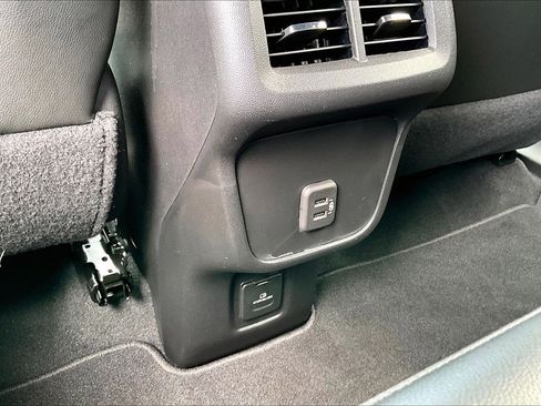 Certified 2023 Chevrolet Equinox RS w/ RS Leather Package FWD image 11