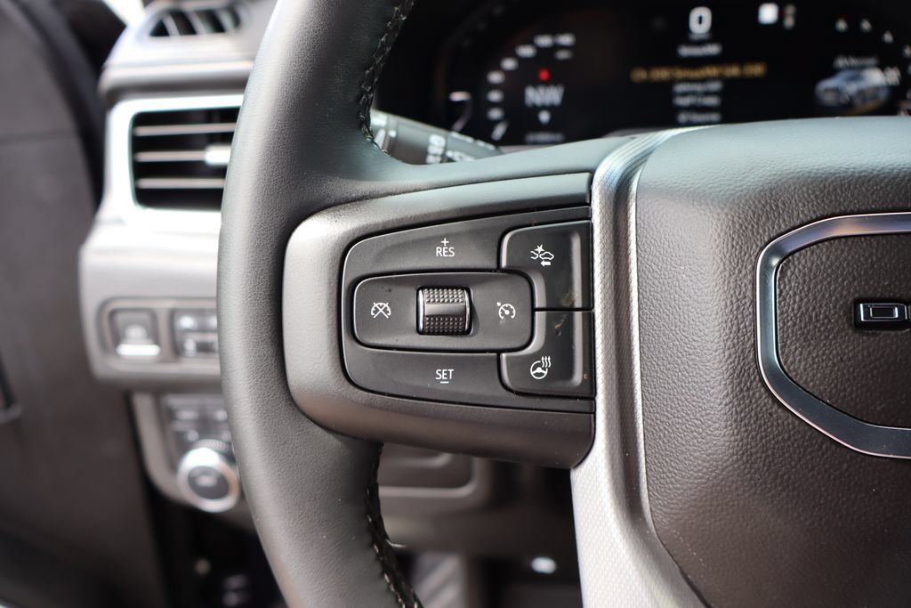 Used 2023 GMC Yukon Denali AWD/4WD image 30